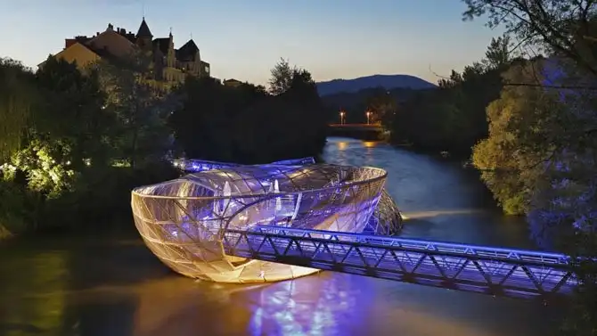 Самые эффектные архитектурные сооружения, “оживающие” с наступлением ночи