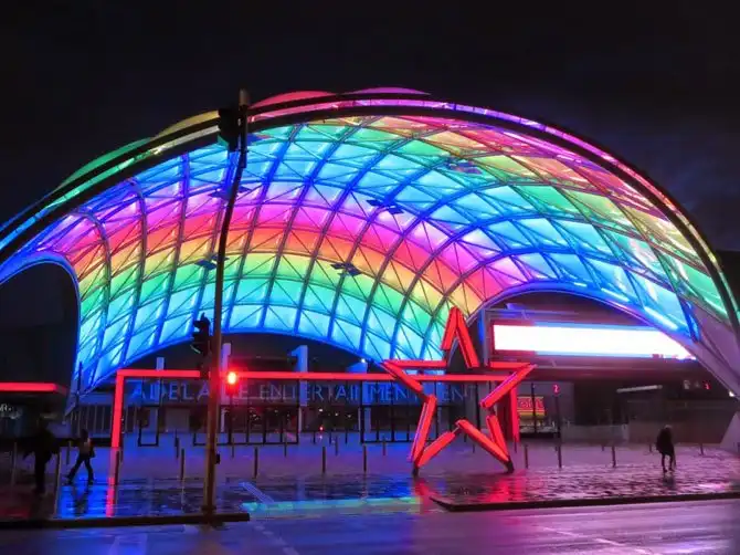 Самые эффектные архитектурные сооружения, “оживающие” с наступлением ночи