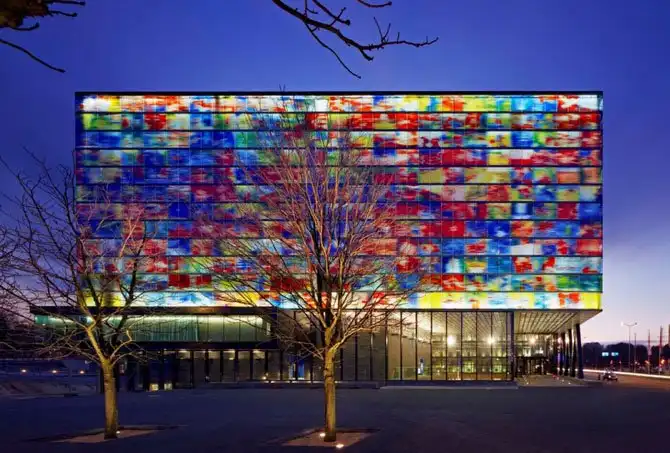 Самые эффектные архитектурные сооружения, “оживающие” с наступлением ночи