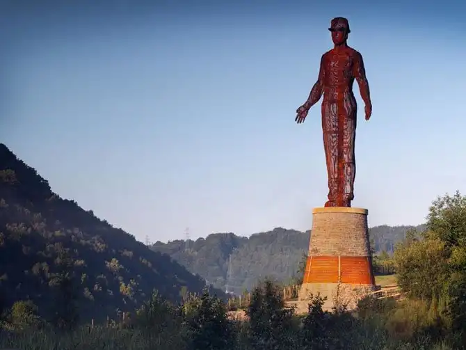 20 колоссальных монументов и статуй по всему миру