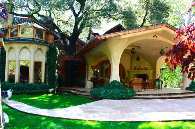 Современные замки богатых людей