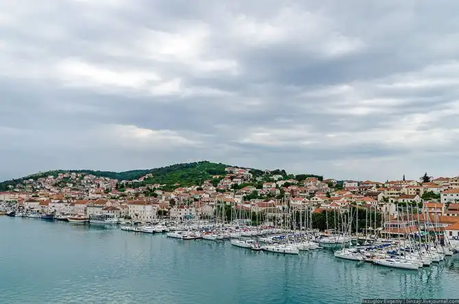 Прогулка по историческому городу в Хорватии