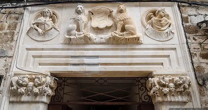 Прогулка по историческому городу в Хорватии