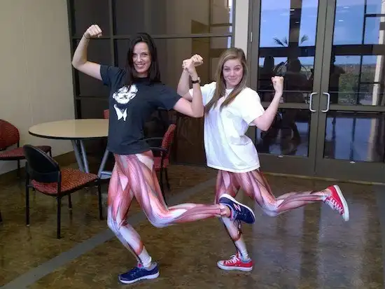 Девчонки дурачатся