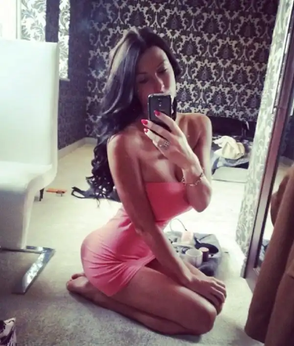 Девушки в обтягивающих платьях