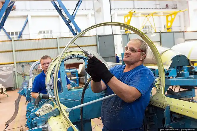 Экскурсия по Иркутскому авиационному заводу