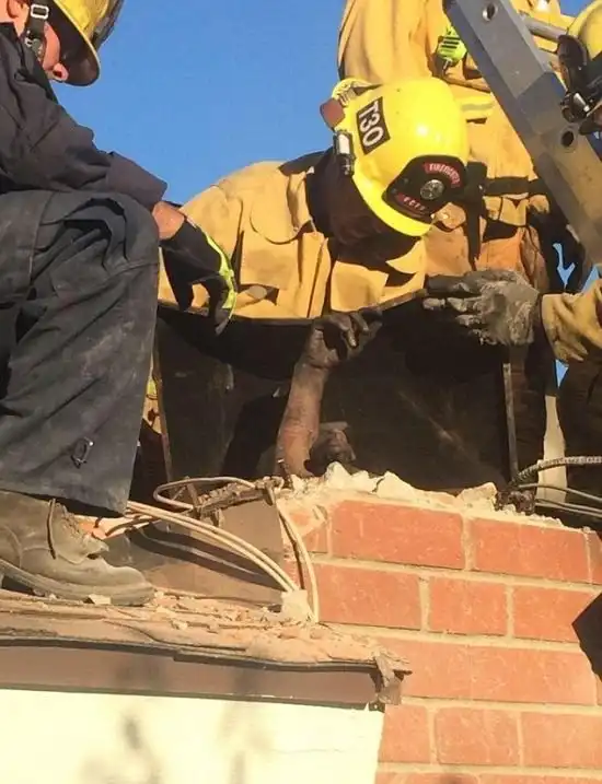 Несостоявшаяся любовница застряла в дымоходной трубе своего приятеля