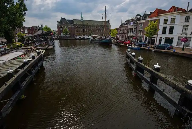 Прогулка по нидерландскому городу каналов