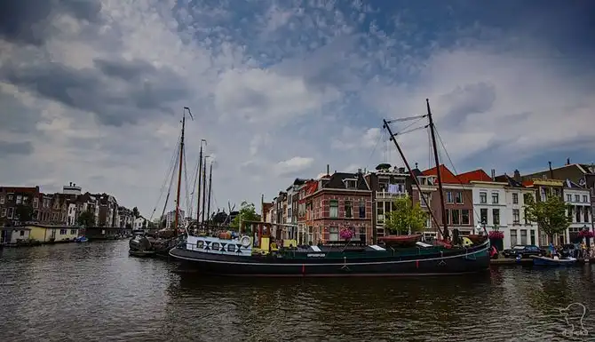 Прогулка по нидерландскому городу каналов