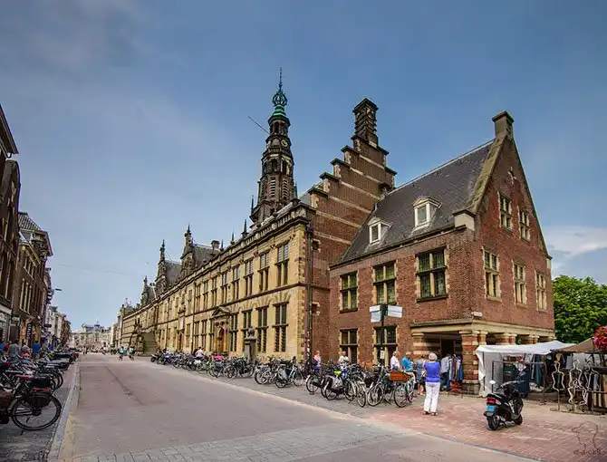 Прогулка по нидерландскому городу каналов