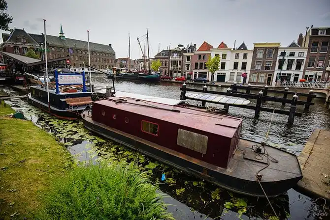 Прогулка по нидерландскому городу каналов