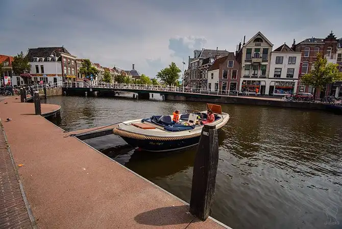 Прогулка по нидерландскому городу каналов