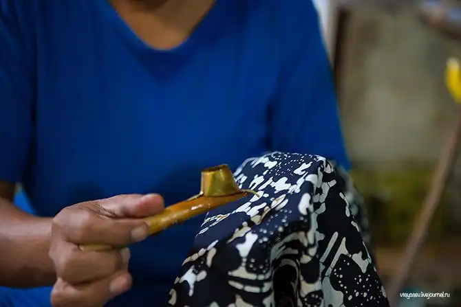 Как делают батик в Индонезии