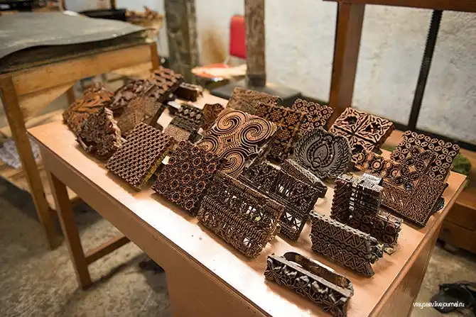 Как делают батик в Индонезии