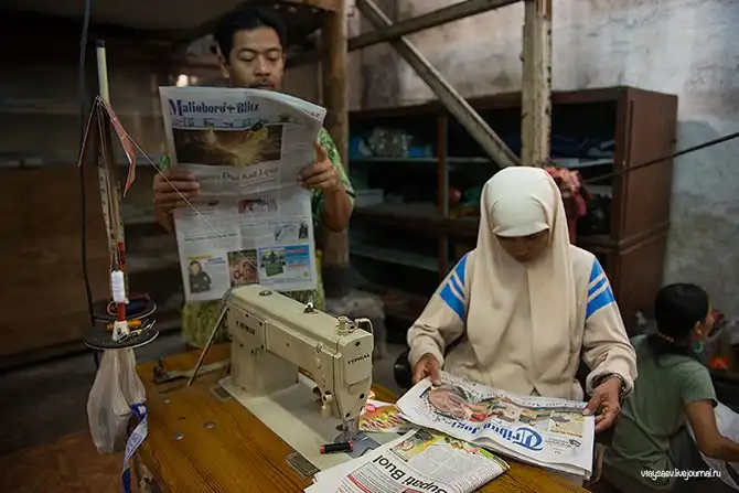 Как делают батик в Индонезии