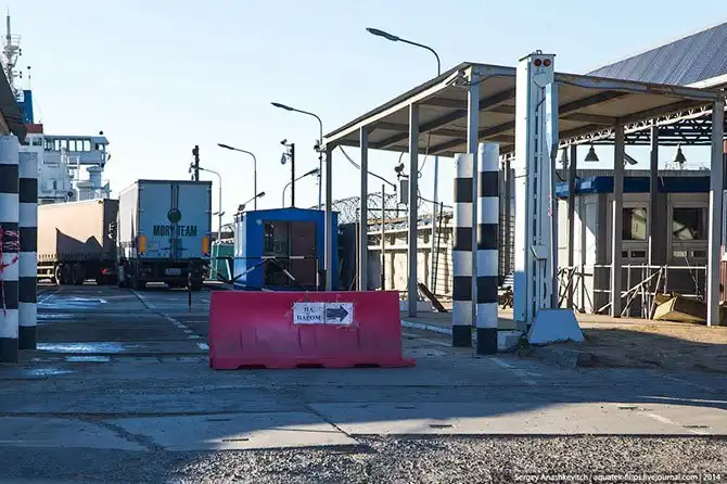 Как работает паром, перевозящий в Крым