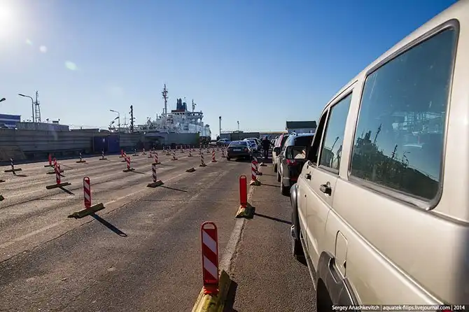 Как работает паром, перевозящий в Крым