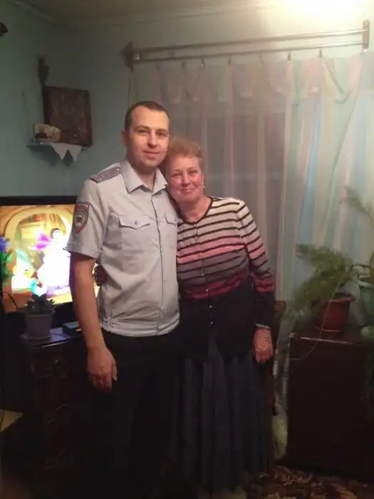 Полицейские сделали селфи со своими матерями