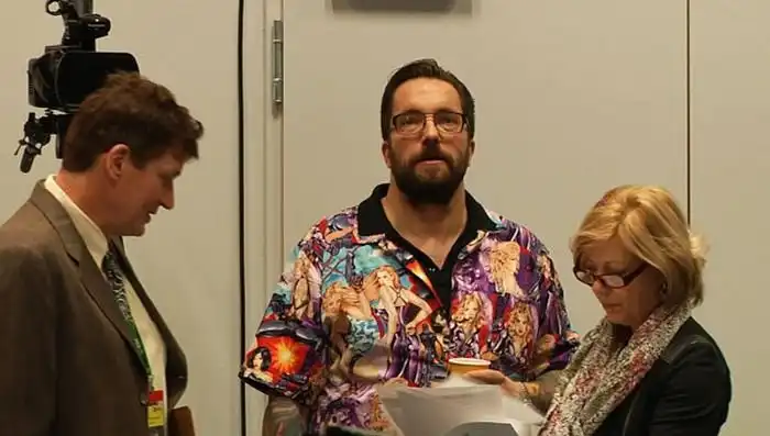 Громкий скандал из-за рубашки