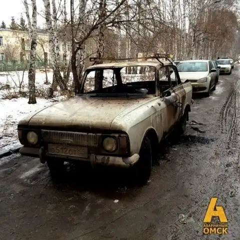 Омичи выбирают машину, которую купят пенсионеру на собранные деньги