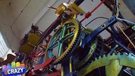 С каким ударом курантов наступает Новый год?