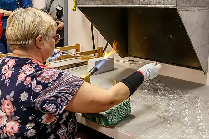 Как делают ёлочные игрушки