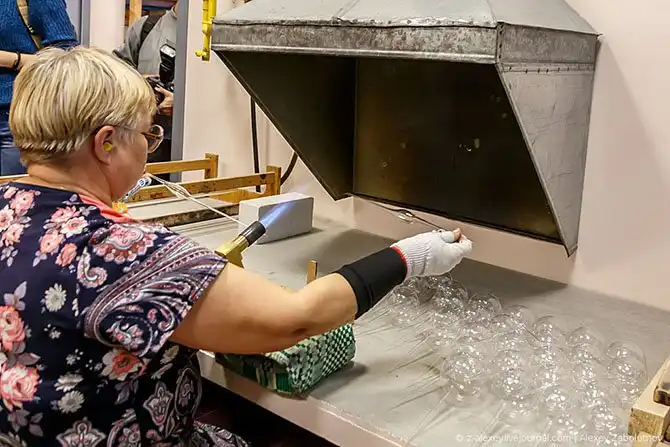 Как делают ёлочные игрушки