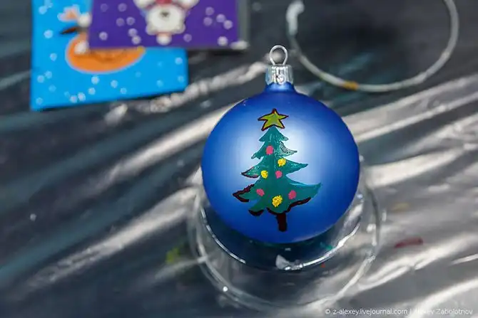 Как делают ёлочные игрушки