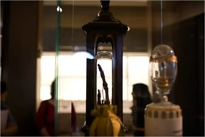 Средний палец Галилео Галилея в музее Флоренции