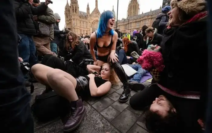 В Лондоне прошла акция протеста против законов о запрете порно