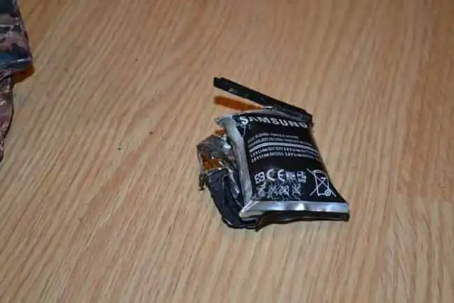 Samsung GALAXY Ace 2 взорвался рядом с кроватью своей хозяйки
