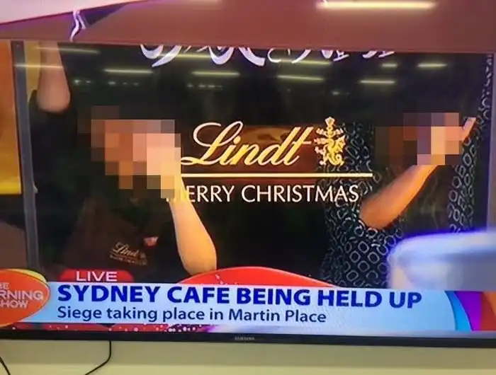 В центре Сиднея террорист более 16 часов удерживал заложников