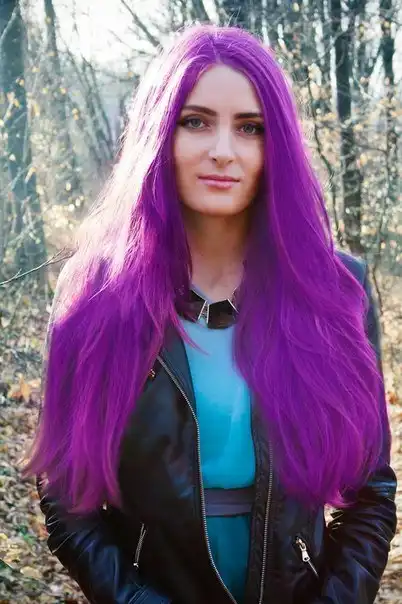 С цветными волосами