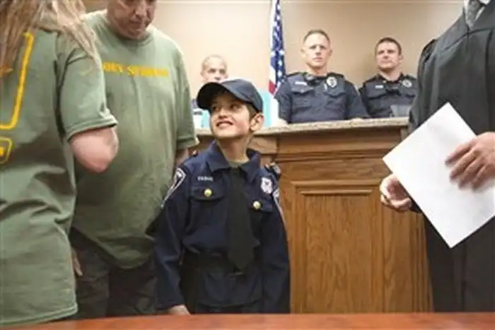 Американская полиция исполнила последнее желание больного мальчика