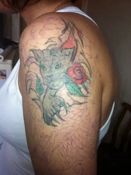 Когда у кольщика игла растет не из того места