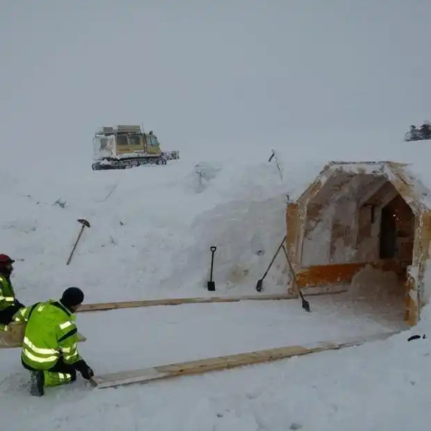 Исландцы превращают ледник Лаунгйёкюдль в туристическую достопримечательность