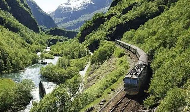 Захватывающие дух маршруты путешествий на поездах