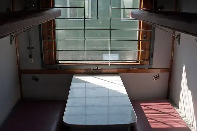 Как выглядит вагон для перевозки заключенных