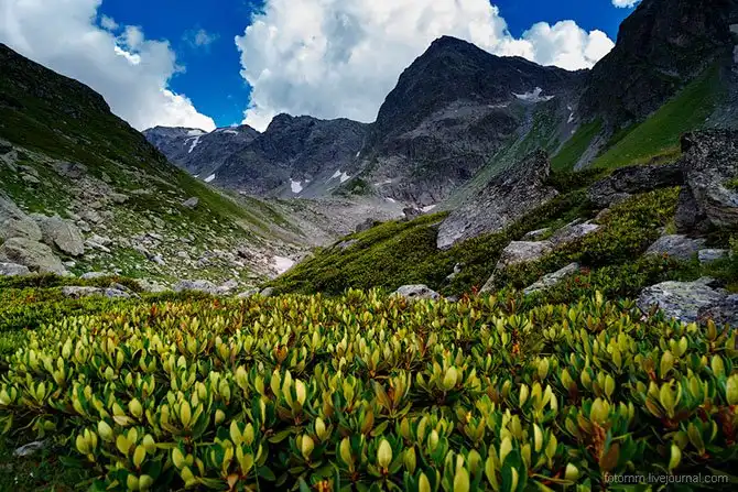 Путешествие по озеру Семицветное на Кавказе