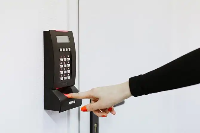 Как делают банковские карты