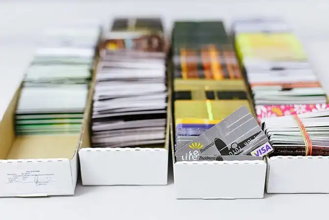 Как делают банковские карты