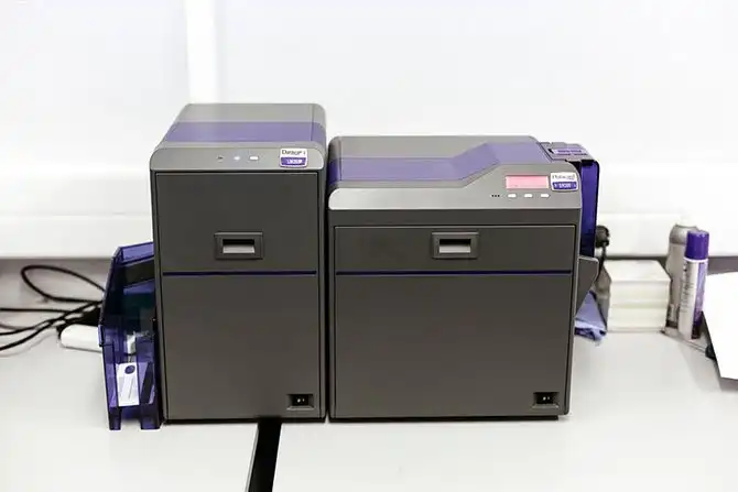 Как делают банковские карты