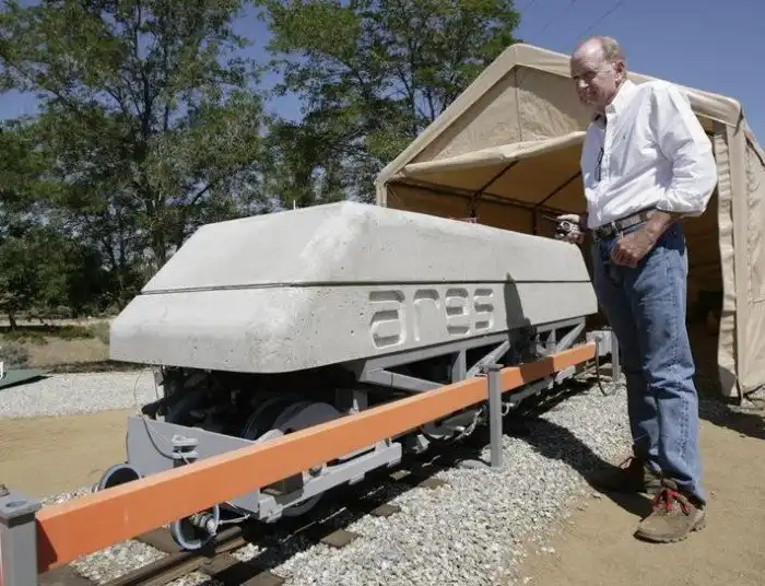 Необычные вагоны помогают использовать во благо человека энергию солнца и ветра