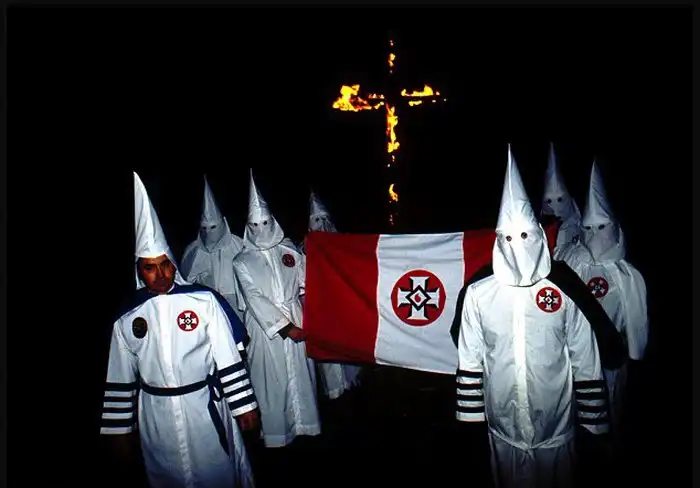 Бывший член Ку-Клукс-Клана ныне живет среди чернокожих и латиноамериканцев