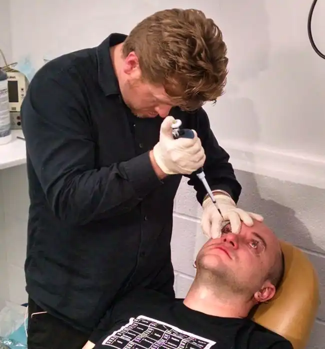 Биохакеры создали раствор, позволяющий человеку видеть в темноте