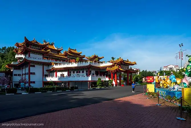 Экскурсия в индуистские и китайские храмы Куала-Лумпура