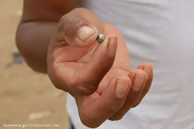 Как добывают золото в Индонезии