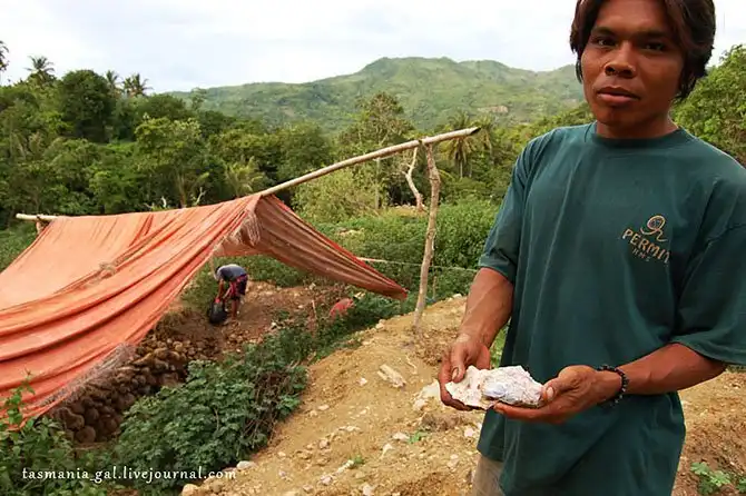 Как добывают золото в Индонезии