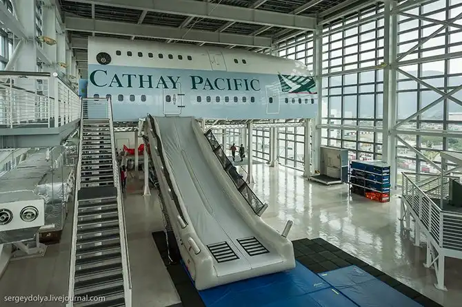 Как тренируют бортпроводников?