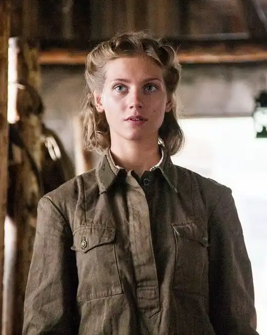 Кристина Асмус полностью разделась для одной из сцен ремейка «А зори здесь тихие».